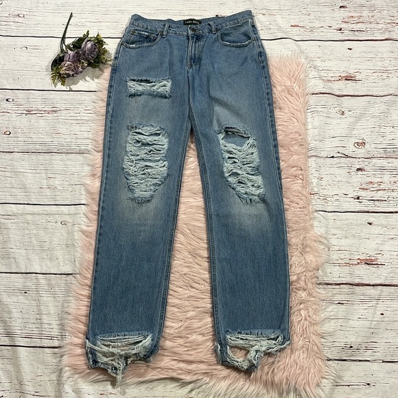 NWT Retrofete Women’s Maggie Distressed Low Rise Jean in Coast - Picture 2 of 10